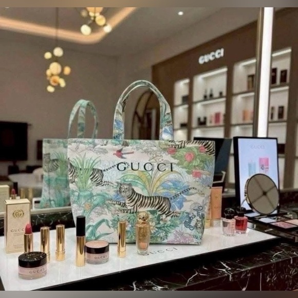🌺🐯GWP GUCCI BEAUTY LINE TIGER/FLORAL TOTE & GWP BLUE GUCCI MIRROR/CARDHOLDER🐯🌺 - Picture 2 of 16